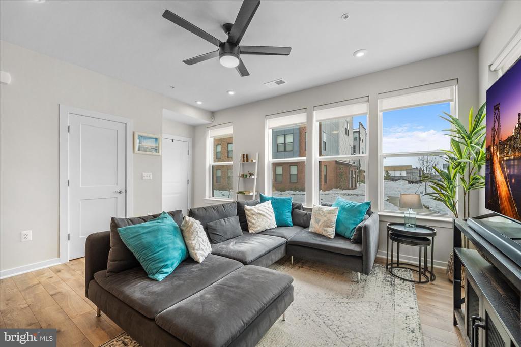 44481 WOLFHOUND SQUARE