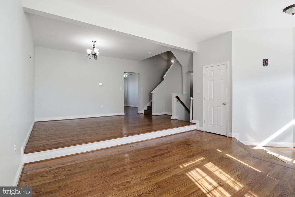 915 BUTTONWOOD TER NE