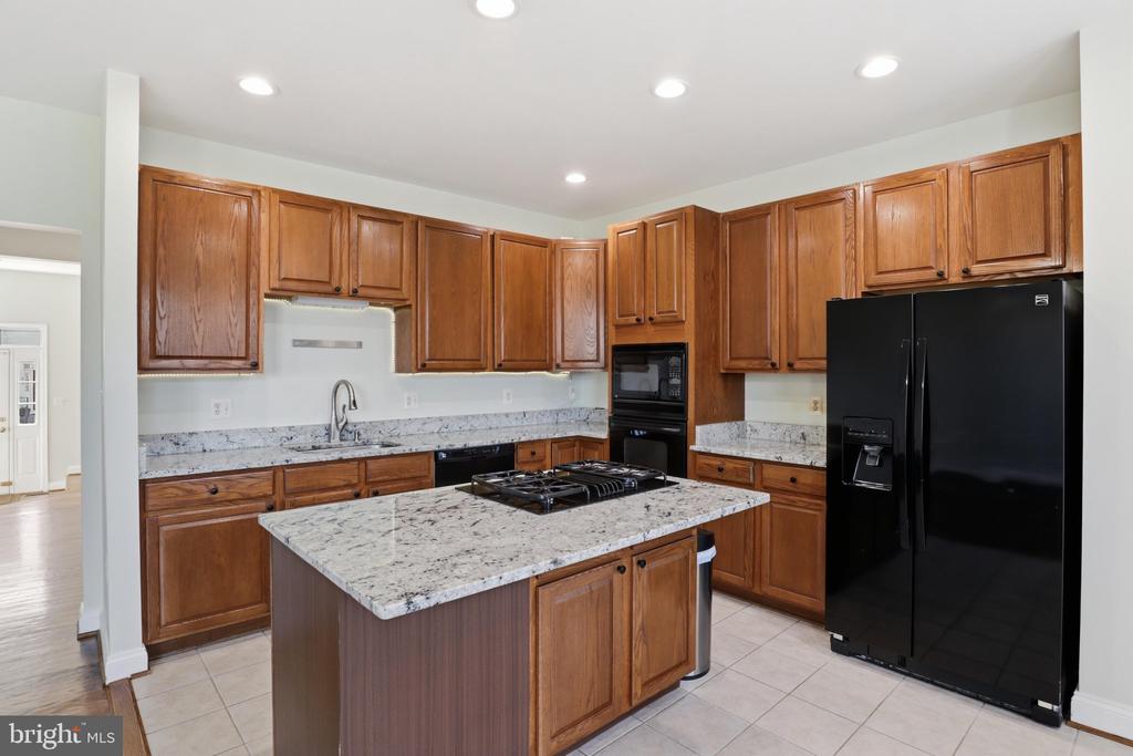 915 BUTTONWOOD TER NE