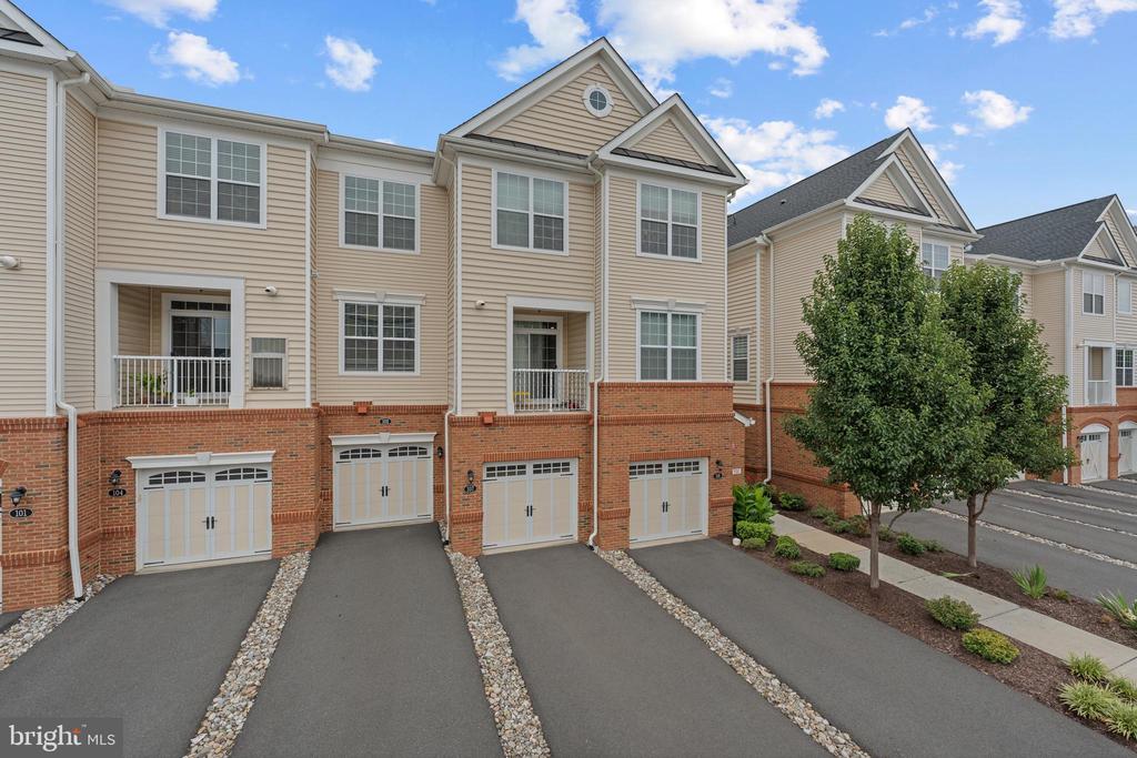23235 MILLTOWN KNOLL SQUARE Unit: 107