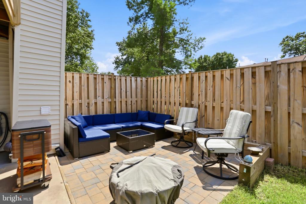 43885 LABURNUM SQUARE