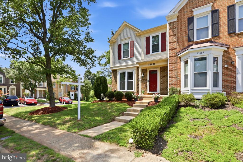 43885 LABURNUM SQUARE
