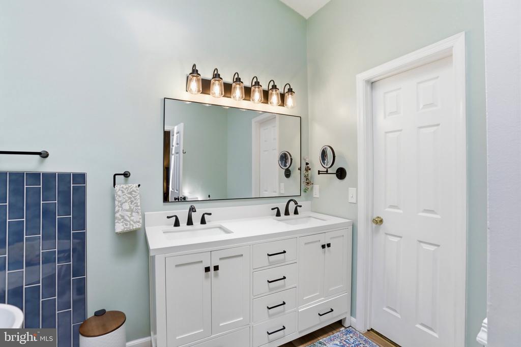 43885 LABURNUM SQUARE