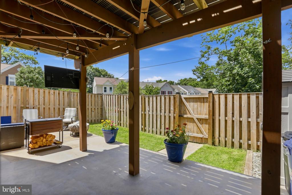 43885 LABURNUM SQUARE