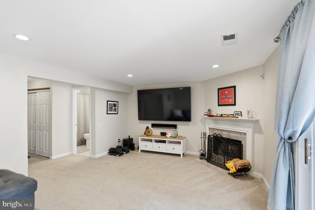 43885 LABURNUM SQUARE