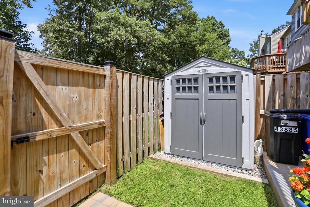43885 LABURNUM SQUARE