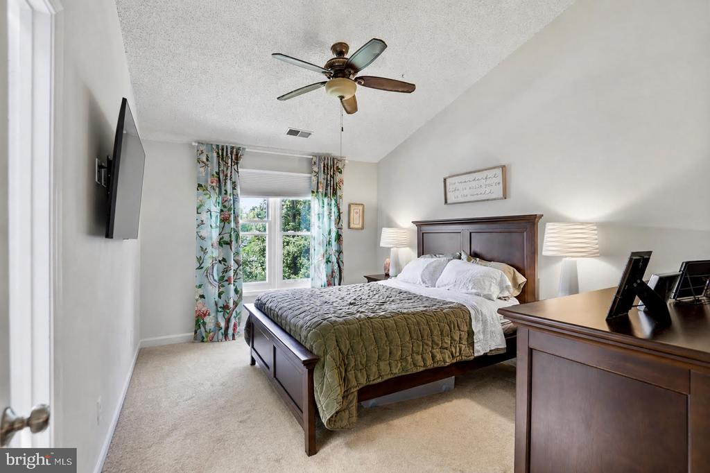 43885 LABURNUM SQUARE