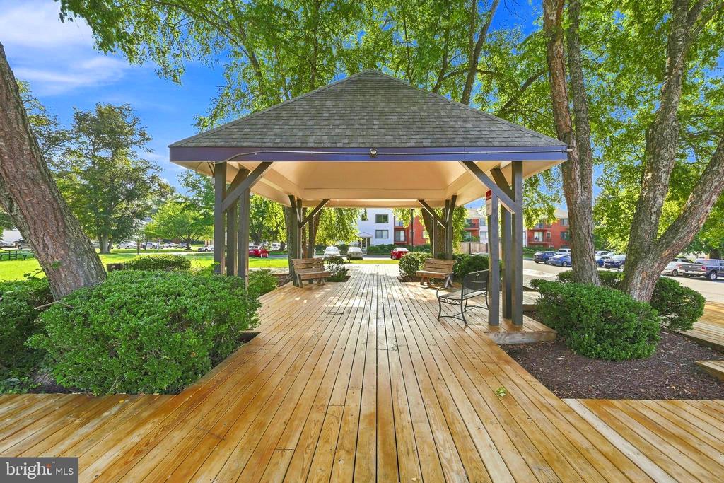 125 CLUBHOUSE DRIVE SW Unit: 6