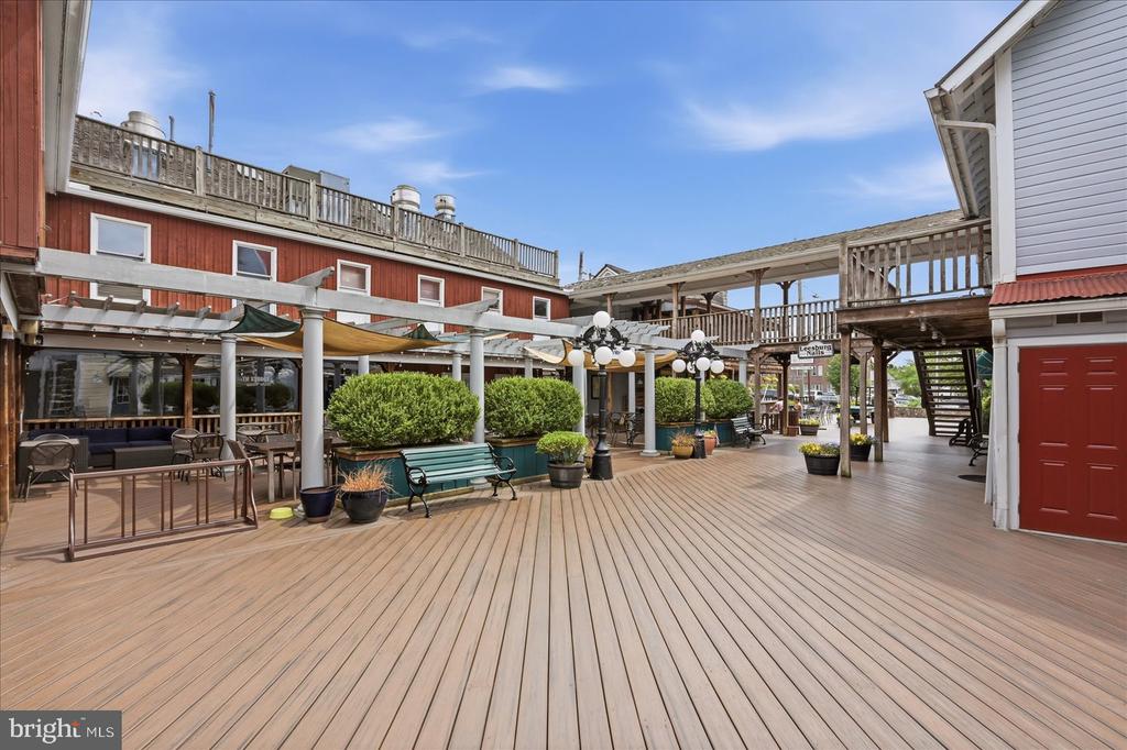 125 CLUBHOUSE DRIVE SW Unit: 6