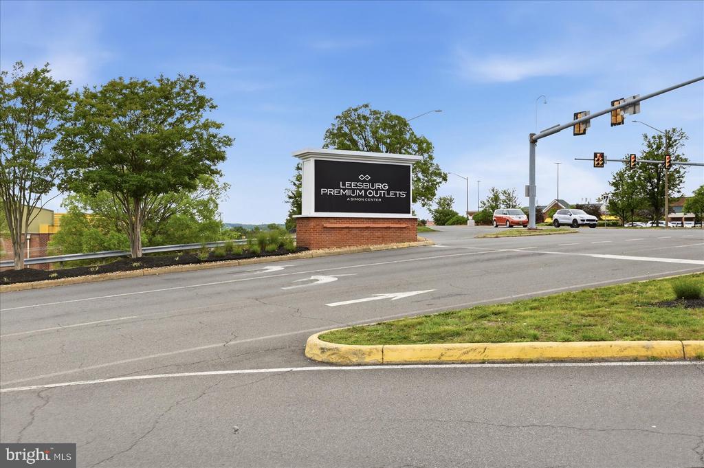 125 CLUBHOUSE DRIVE SW Unit: 6