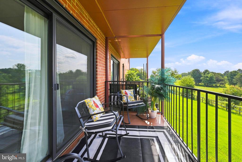 125 CLUBHOUSE DRIVE SW Unit: 6