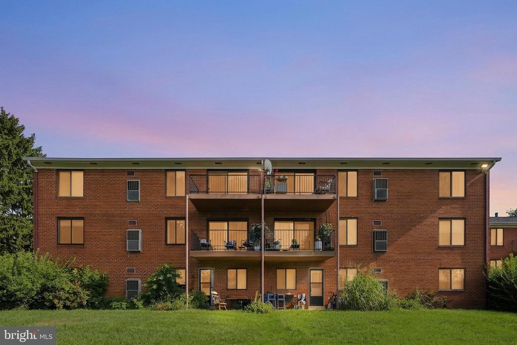 125 CLUBHOUSE DRIVE SW Unit: 6