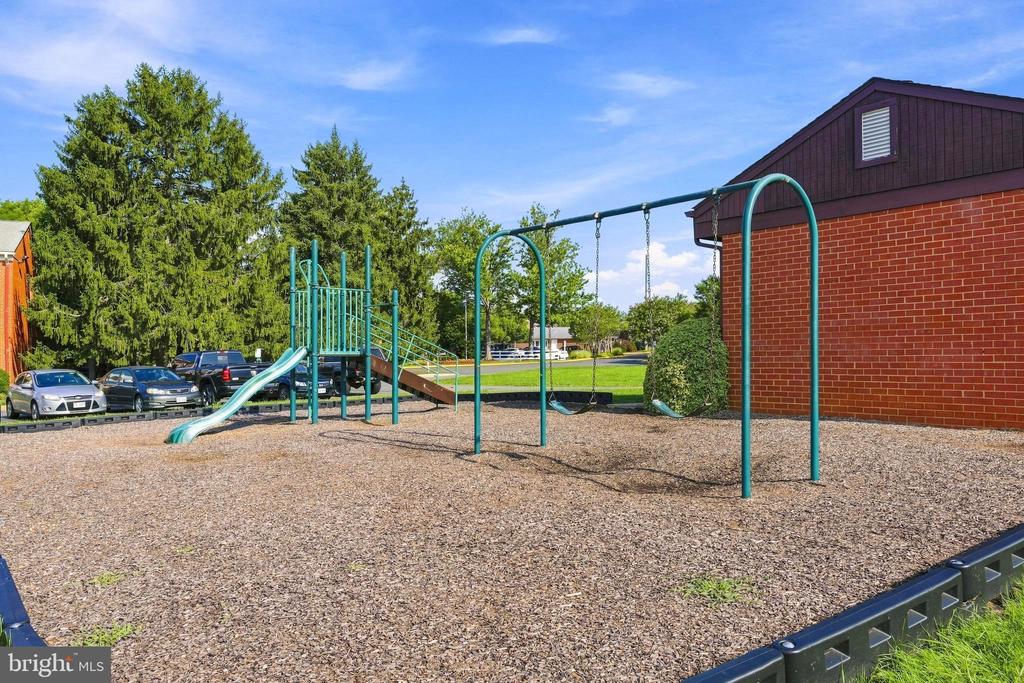 125 CLUBHOUSE DRIVE SW Unit: 6
