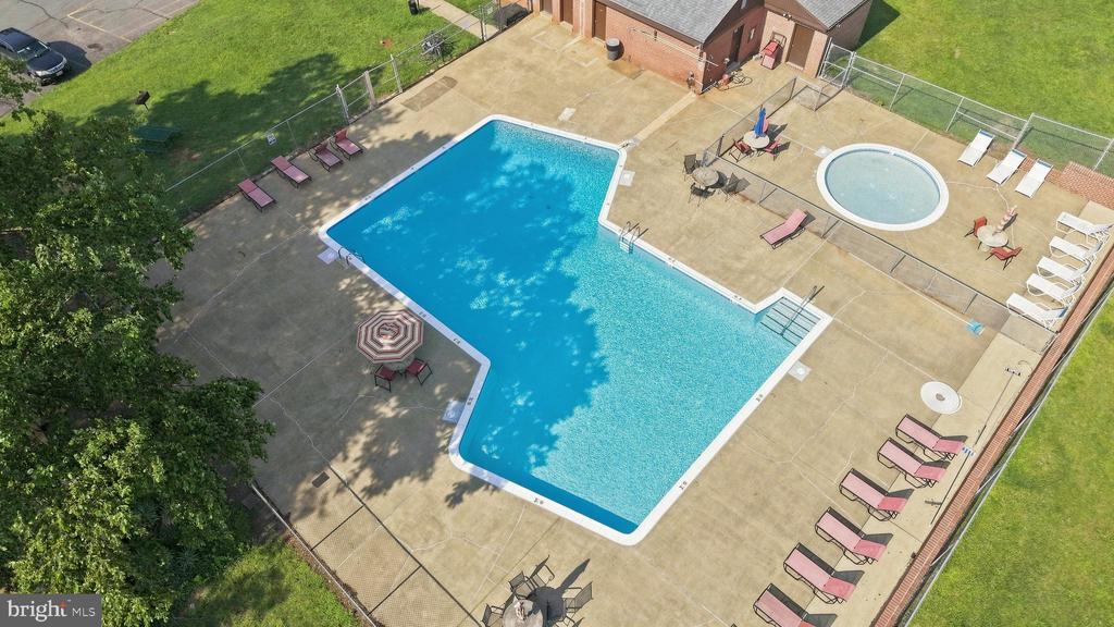 125 CLUBHOUSE DRIVE SW Unit: 6