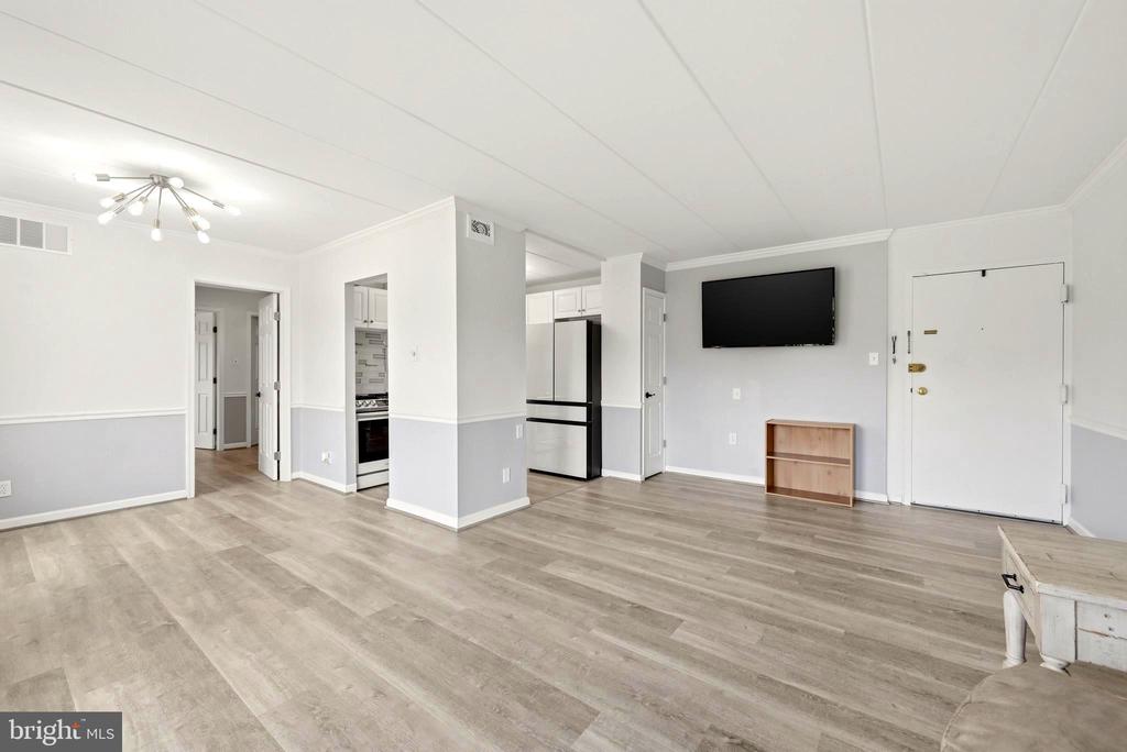 125 CLUBHOUSE DRIVE SW Unit: 6