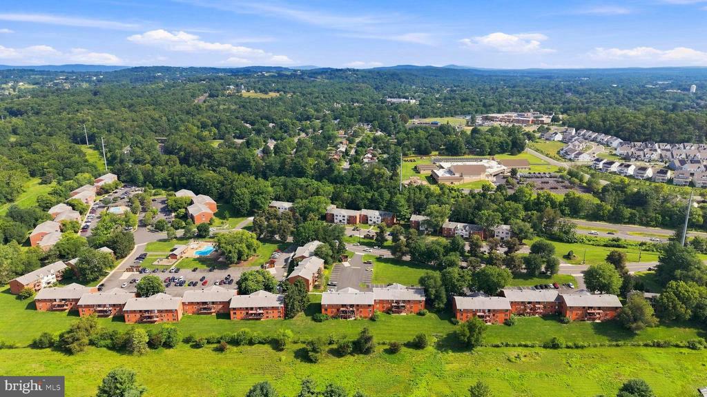 125 CLUBHOUSE DRIVE SW Unit: 6