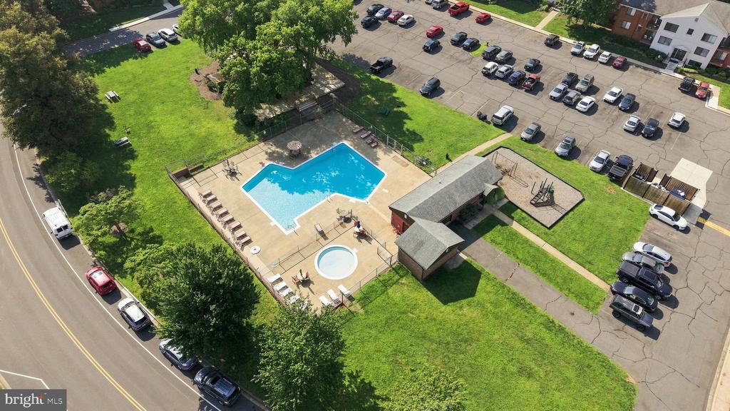 125 CLUBHOUSE DRIVE SW Unit: 6