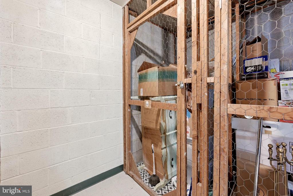 125 CLUBHOUSE DRIVE SW Unit: 6