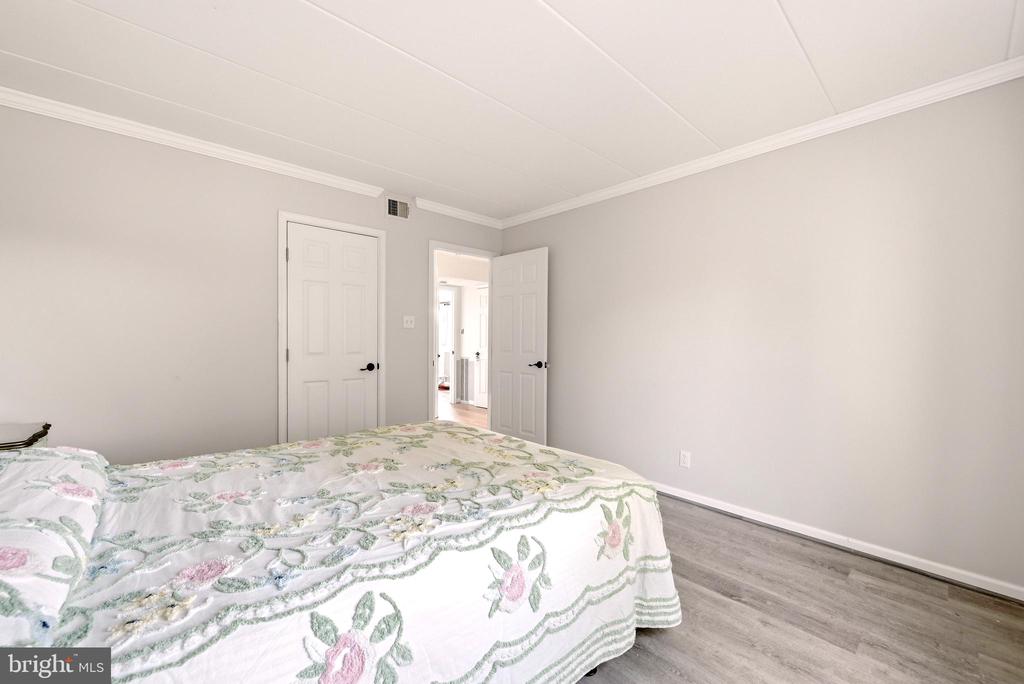 125 CLUBHOUSE DRIVE SW Unit: 6