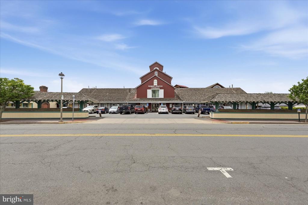 125 CLUBHOUSE DRIVE SW Unit: 6