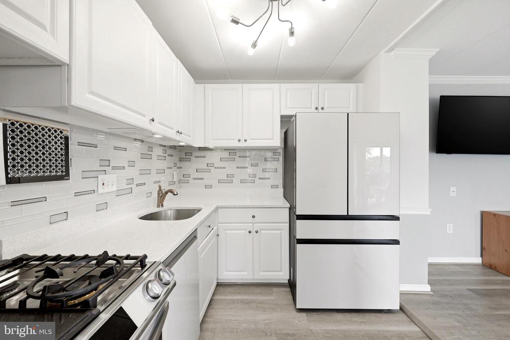 125 CLUBHOUSE DRIVE SW Unit: 6