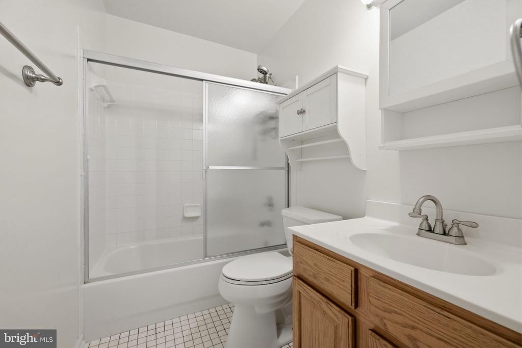 806 E VANDERBILT TERRACE SE