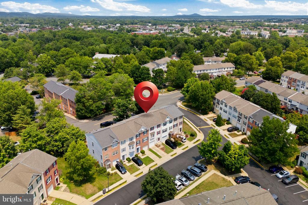 806 E VANDERBILT TERRACE SE