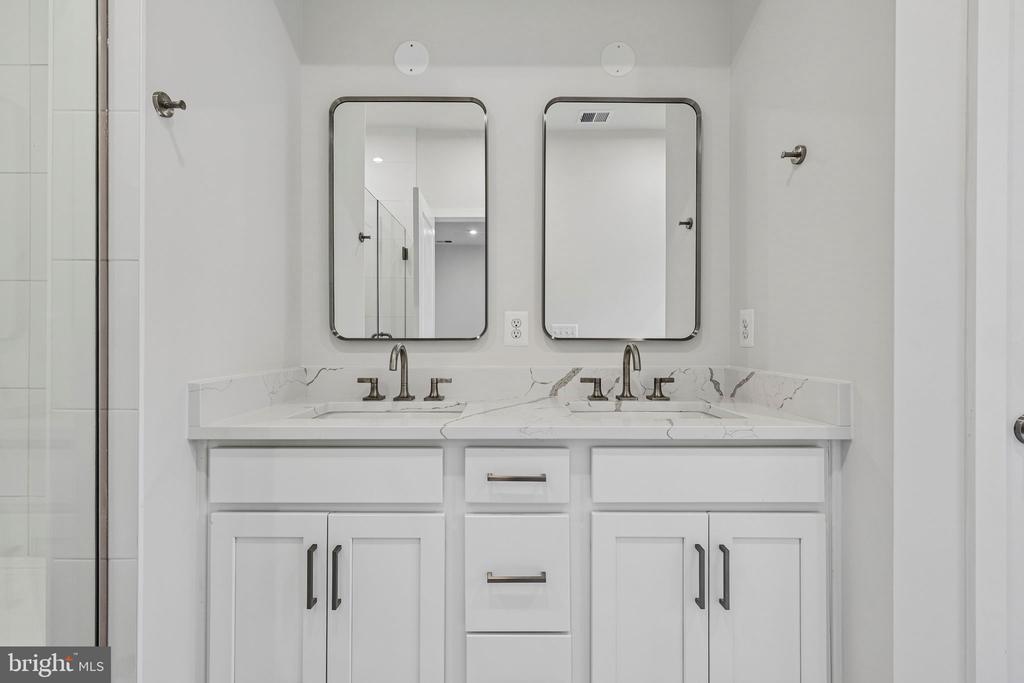 42198 SHINING STAR SQUARE Unit: HOMESITE 4534