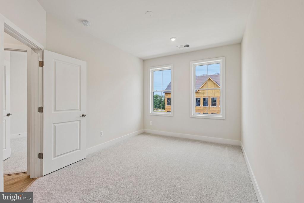 42198 SHINING STAR SQUARE Unit: HOMESITE 4534