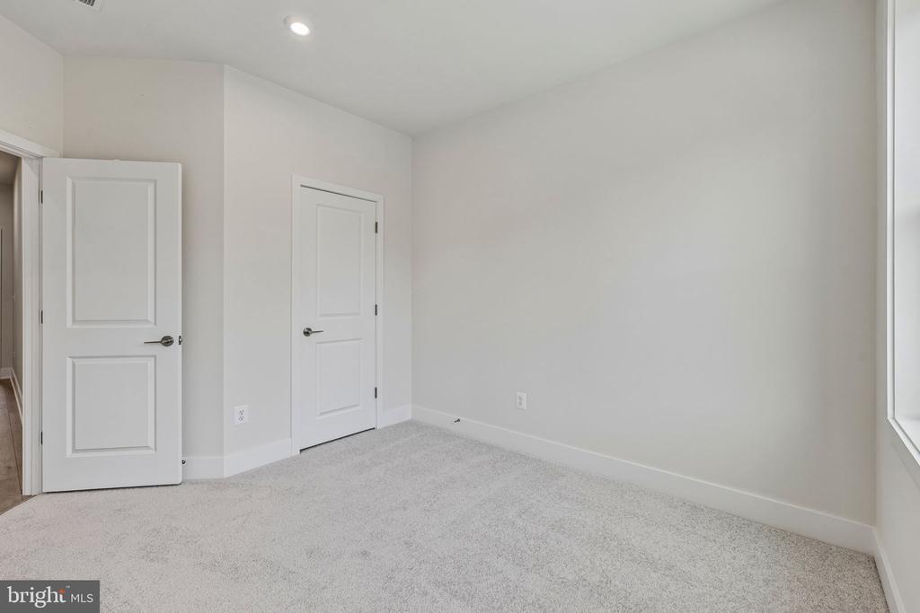 42198 SHINING STAR SQUARE Unit: HOMESITE 4534