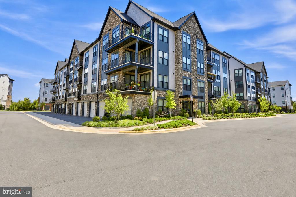 23650 HAVELOCK WALK TERRACE Unit: 407