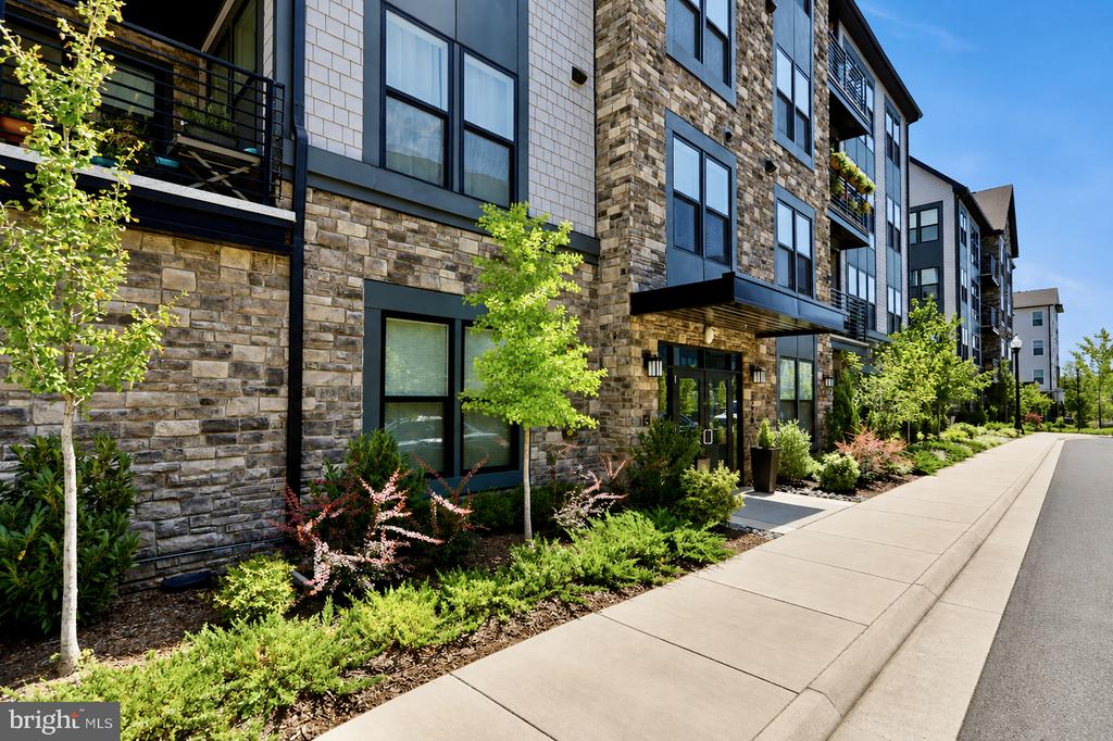 23650 HAVELOCK WALK TERRACE Unit: 407