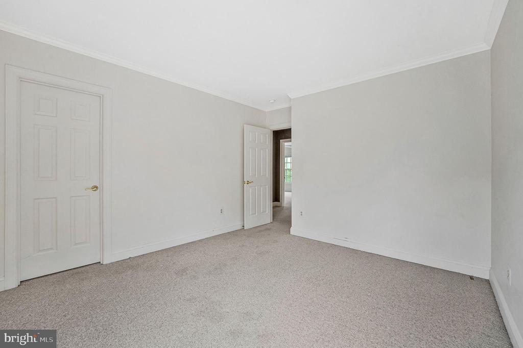 10 MEMORIAL DRIVE NW