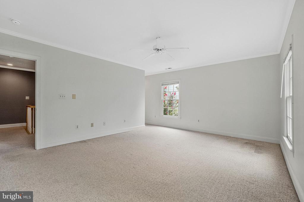 10 MEMORIAL DRIVE NW