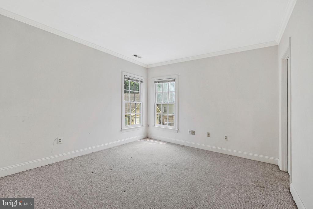10 MEMORIAL DRIVE NW