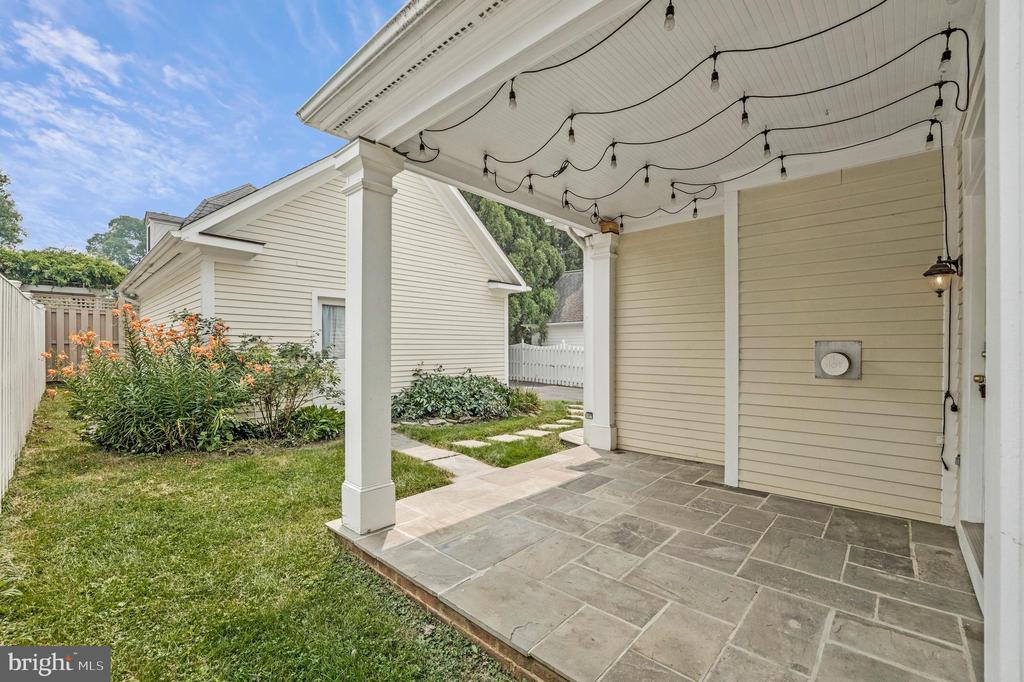 10 MEMORIAL DRIVE NW