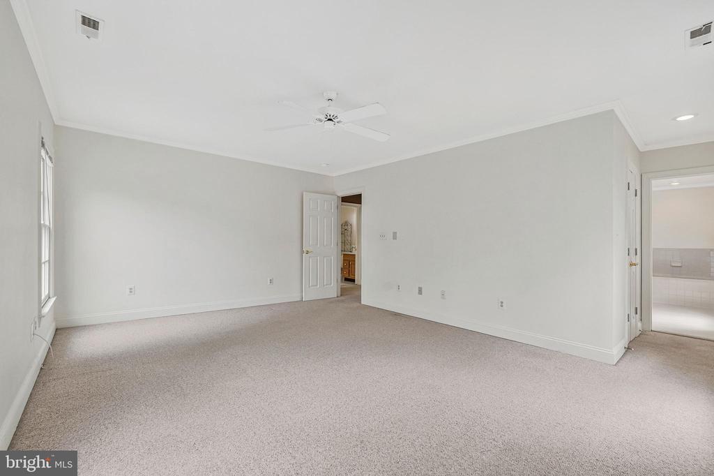 10 MEMORIAL DRIVE NW