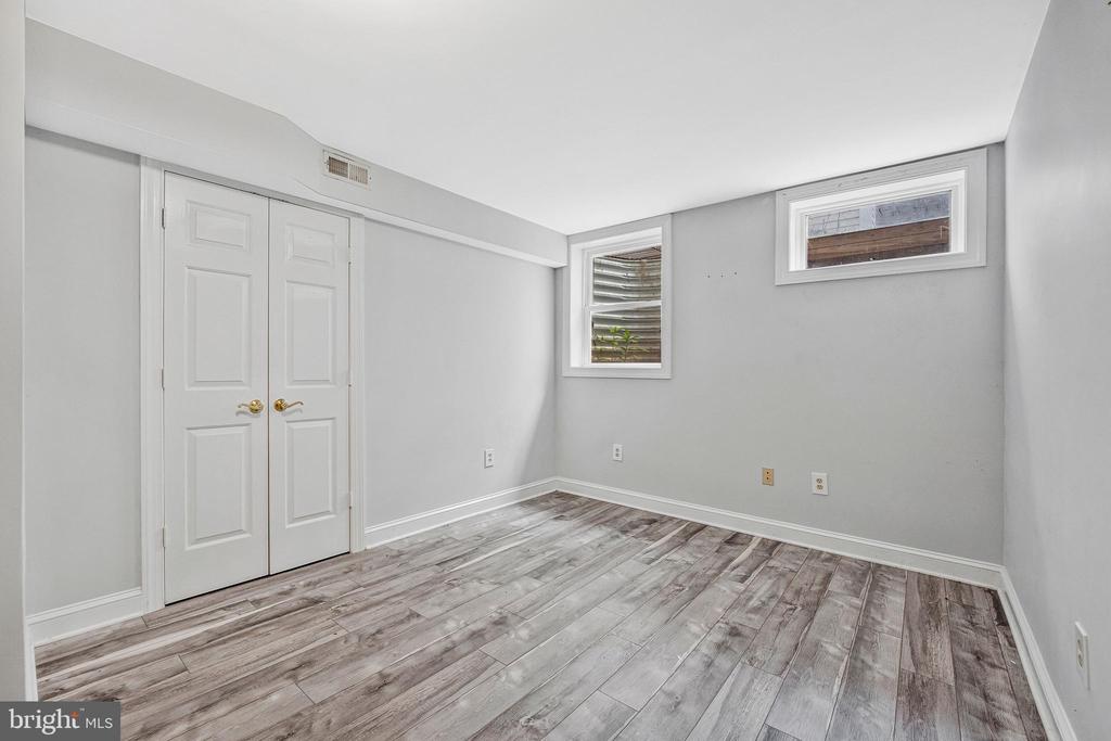 10 MEMORIAL DRIVE NW