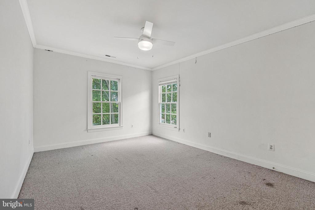 10 MEMORIAL DRIVE NW
