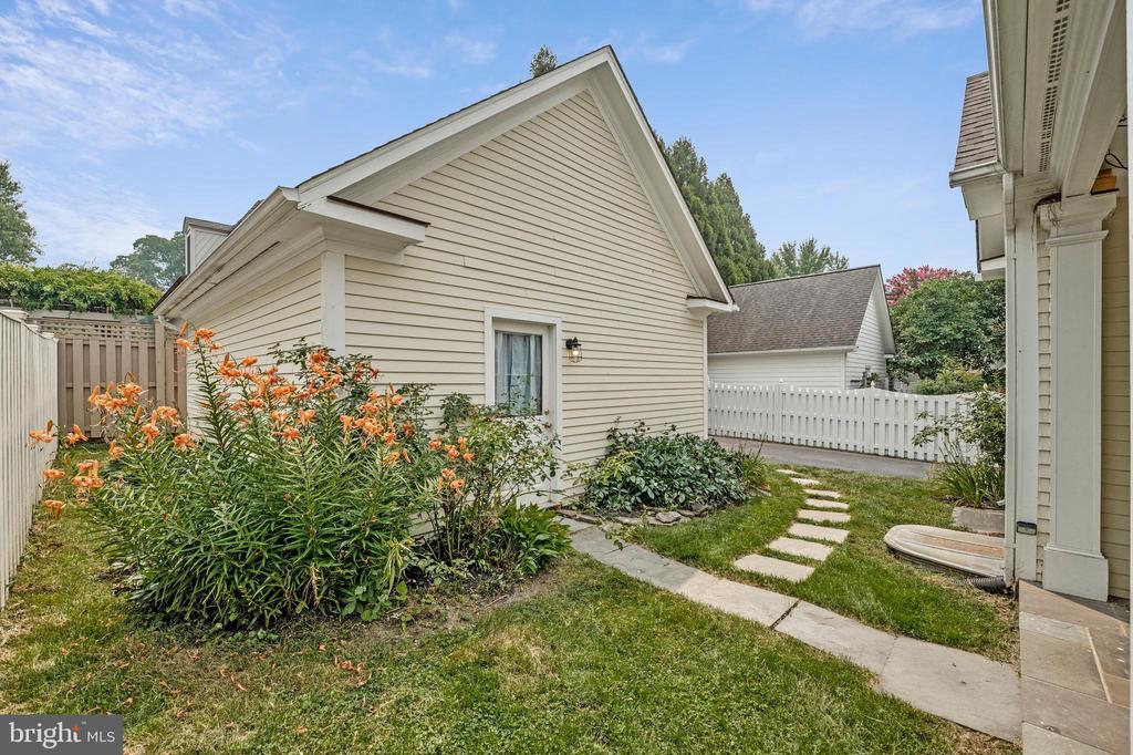 10 MEMORIAL DRIVE NW