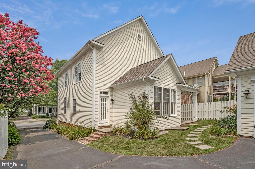 10 MEMORIAL DRIVE NW