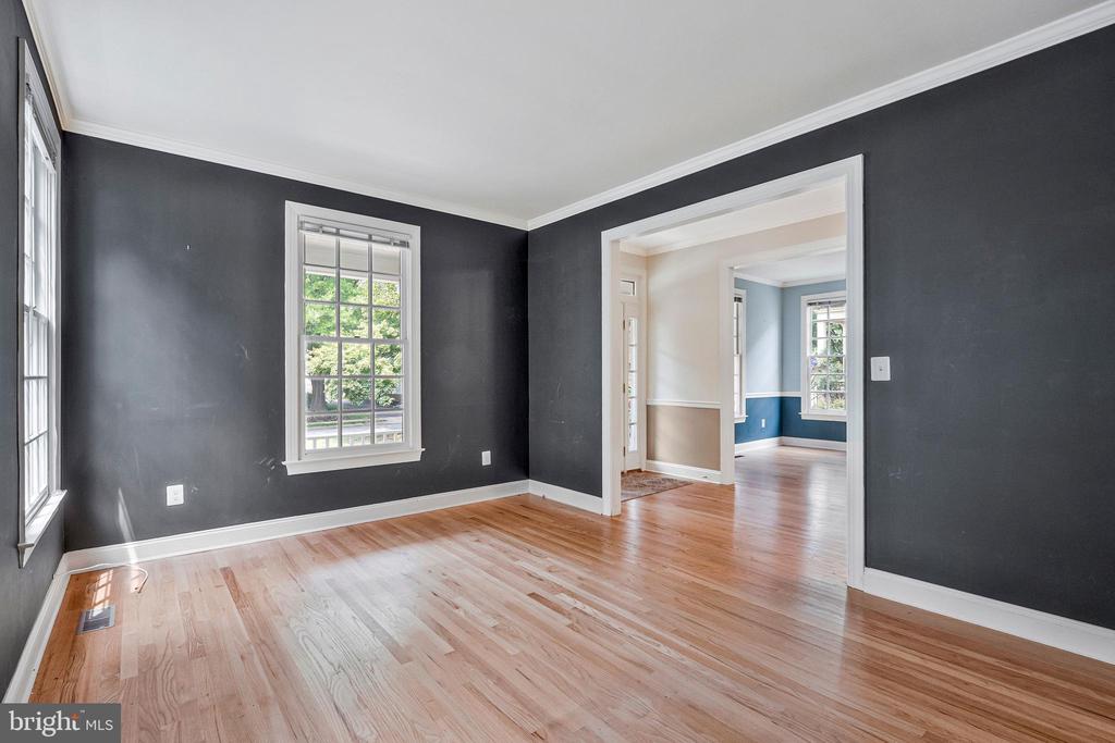 10 MEMORIAL DRIVE NW