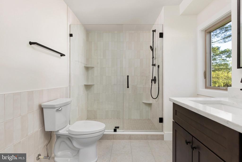 401 CRESTWOOD SW
