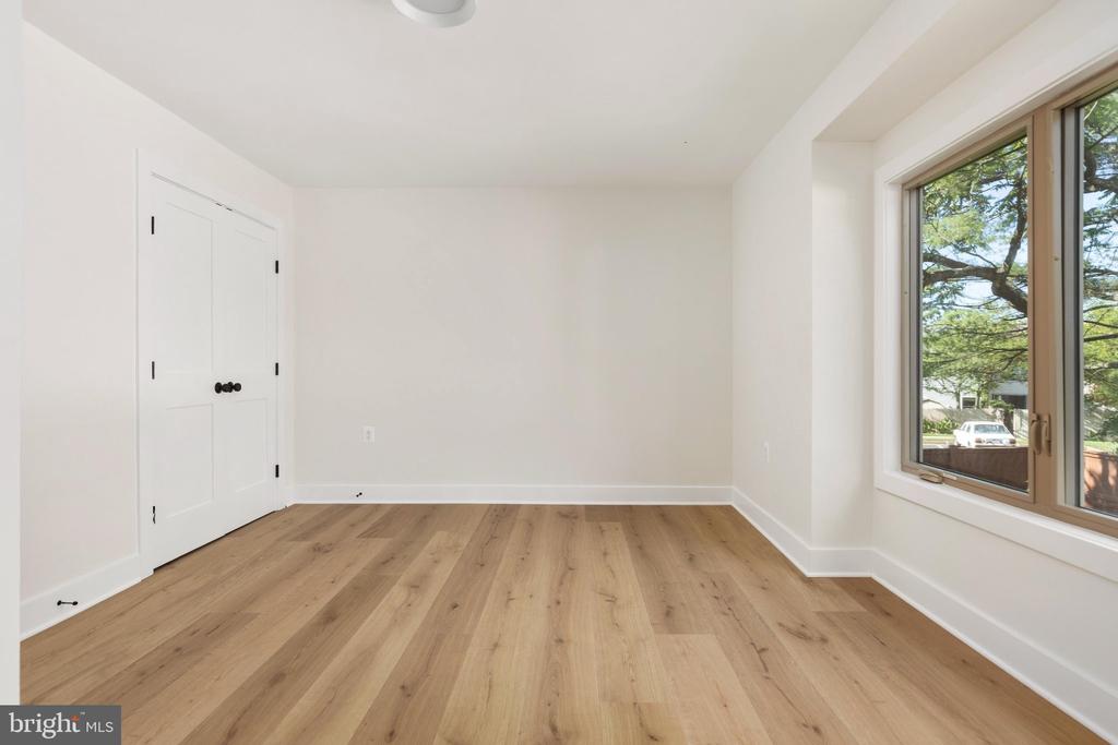 401 CRESTWOOD SW