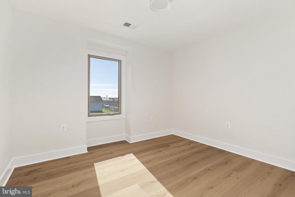 401 CRESTWOOD SW