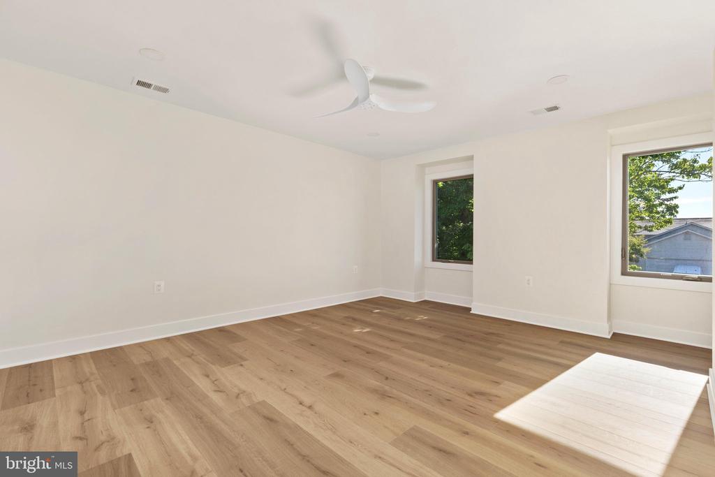 401 CRESTWOOD SW
