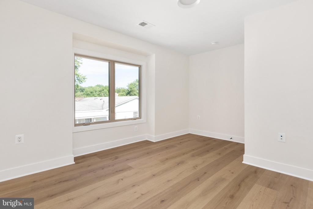 401 CRESTWOOD SW