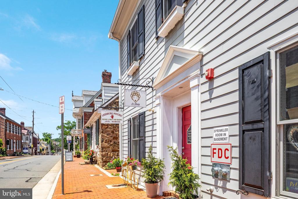 401 CRESTWOOD SW