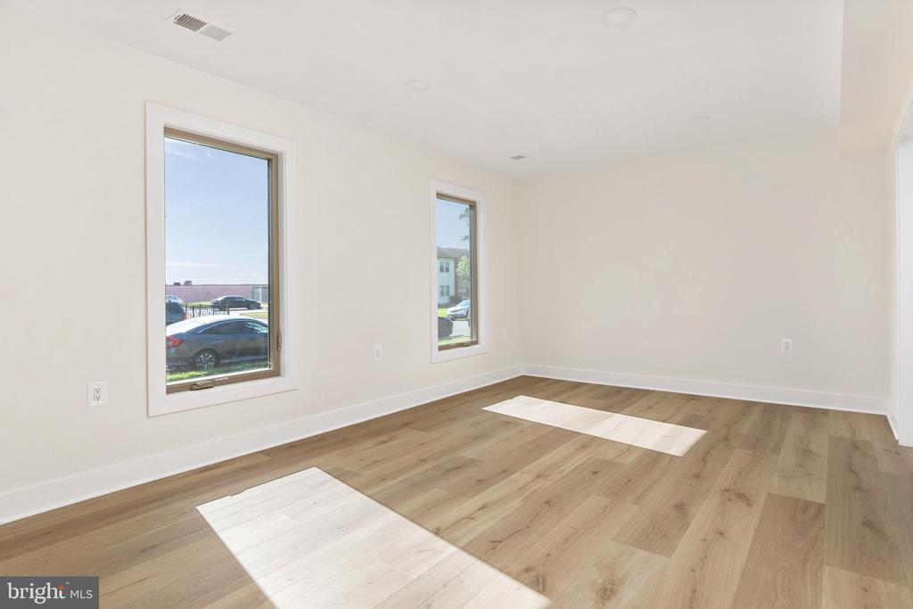 401 CRESTWOOD SW