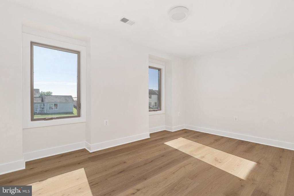 401 CRESTWOOD SW